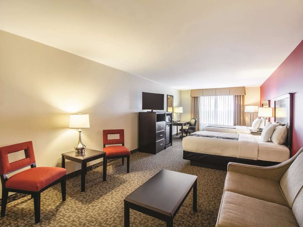 La Quinta Inn & Suites by Wyndham Fargo Medical Center - photo 24