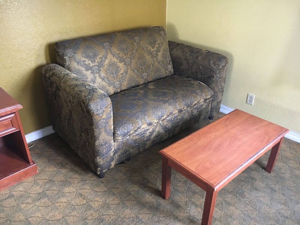 Bellflower Travel Inn - photo 14
