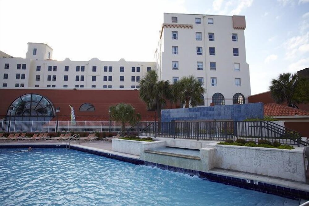 Hollywood Beach Resort two Bedrooms Sleeps 6 - photo 23