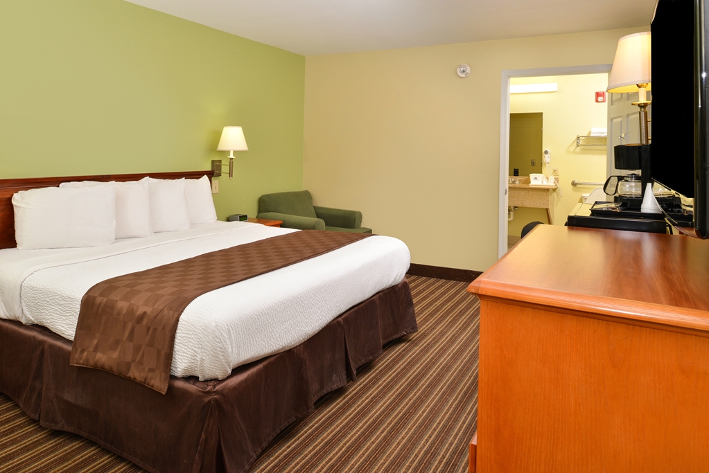 Americas Best Value Inn & Suites University Ave - photo 8