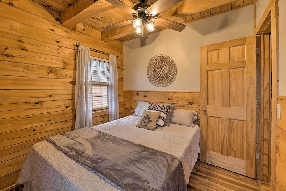 Charming Log Cabin at Double JJ Ranch Resort - photo 5