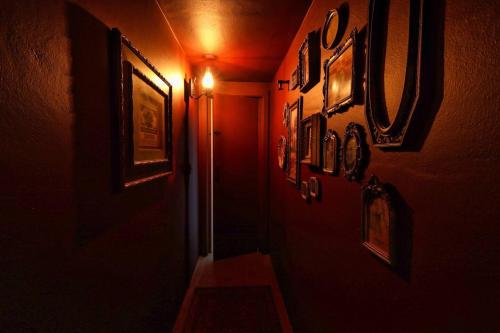 1920s Speakeasy Horses Hot Tub 5mi to Beach in Vero Beach, United States