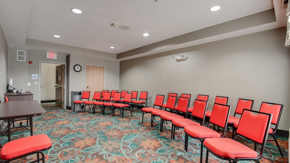 Holiday Inn Express Hotel & Suites St. Cloud by IHG - photo 49