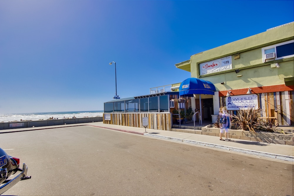 Surfer Beach Hotel - photo 40