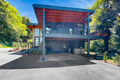 Whispering Waters Retreat in Pacific, United States