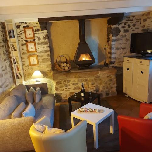 Penty Typique Kercab Dans Un Ancien Moulin — Plomodiern