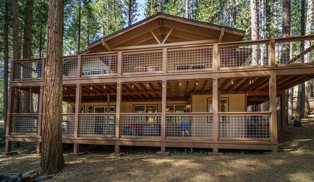 We Dunn It - carbon neutral hotel in Unknown City