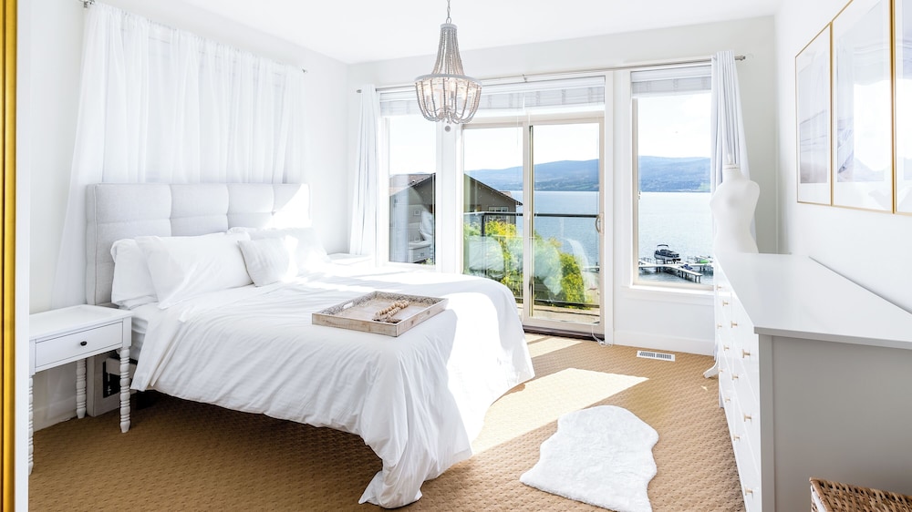 The Beach House at Barona Beach 4301 — 4-Star Luxury Hotel in West Kelowna, Canada