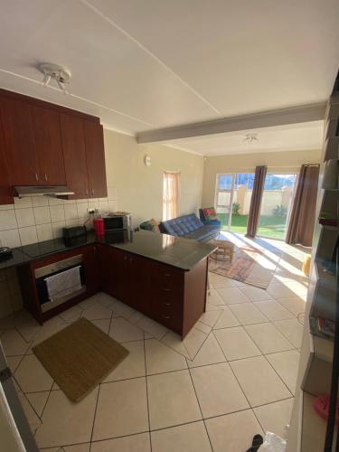 Spacious Entire Townhouse near Muizenberg Beach