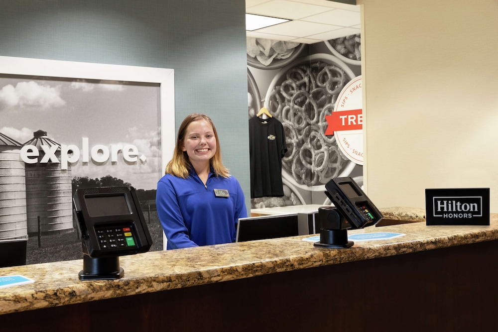 Hampton Inn & Suites Rogers - photo 4