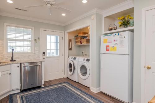 Sherrys Paradise by Oak Island Accommodations - photo 35