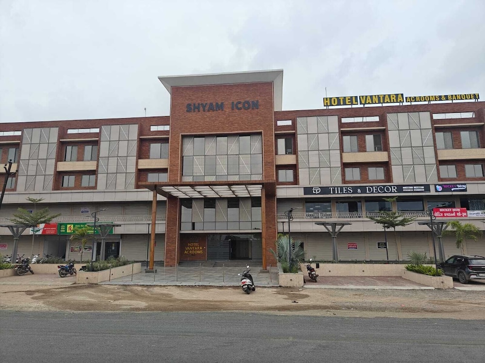 Hotel Vantara Residency — Modasa