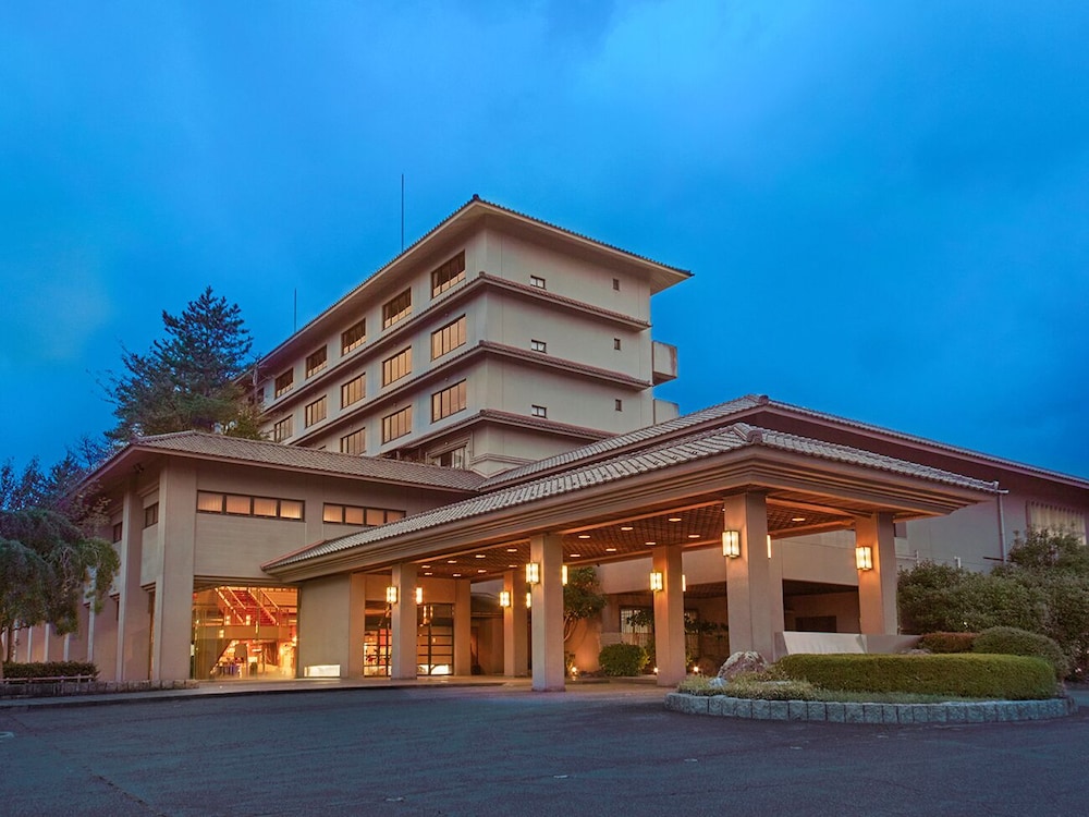 Ooedo Onsen Monogatari Premium Seiunkaku — hotel in Awara