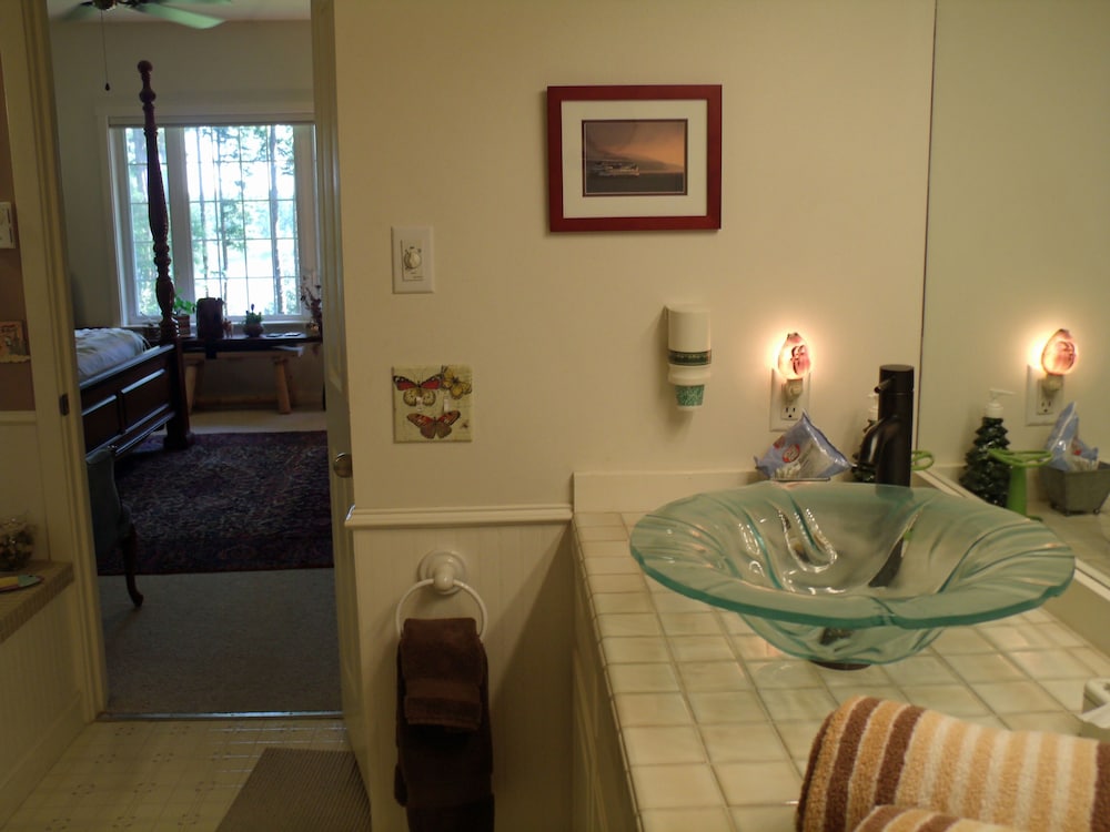 Inn to the Woods B&B - photo 13