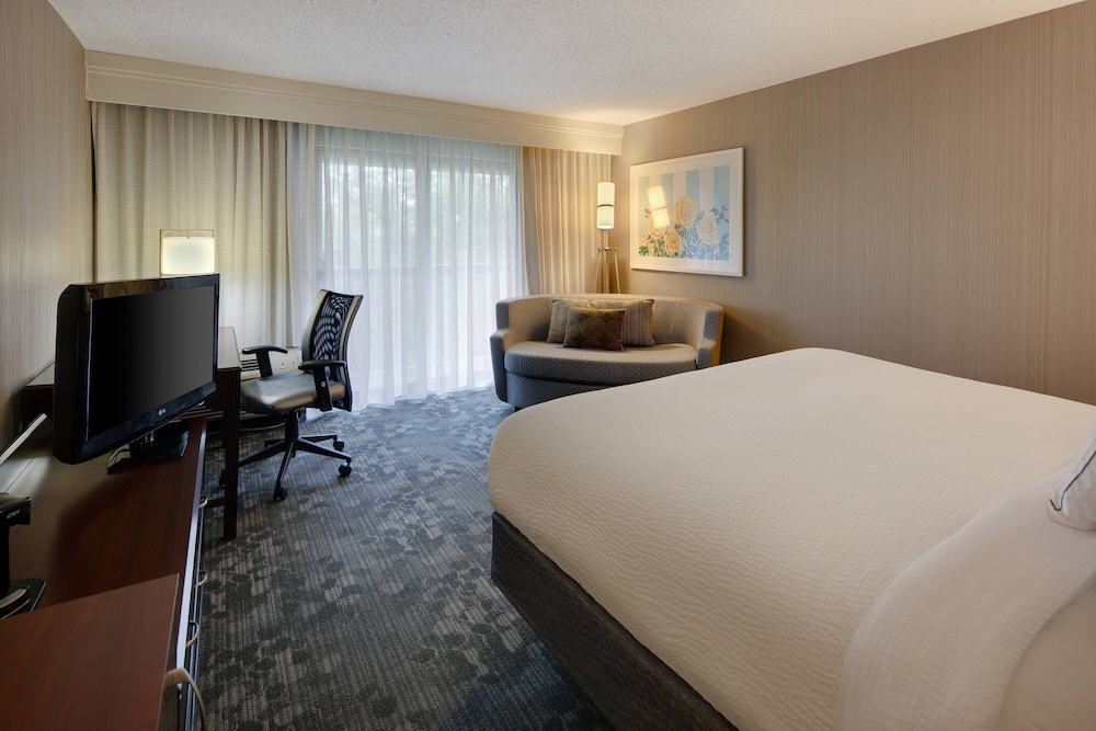 Courtyard by Marriott Grand Rapids Airport - photo 10