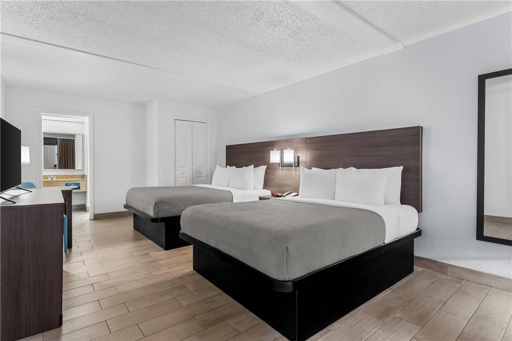 Quality Inn & Suites at Tropicana Field - photo 31