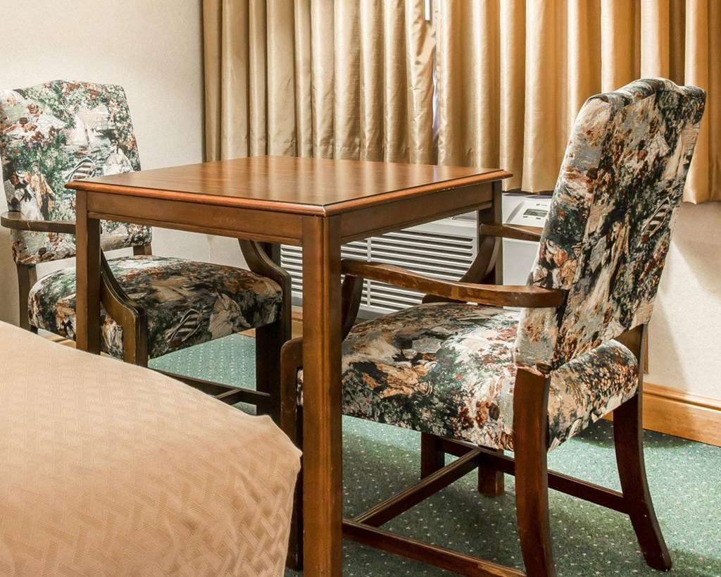 Quality Inn & Suites Mackinaw City Beachfront - photo 12
