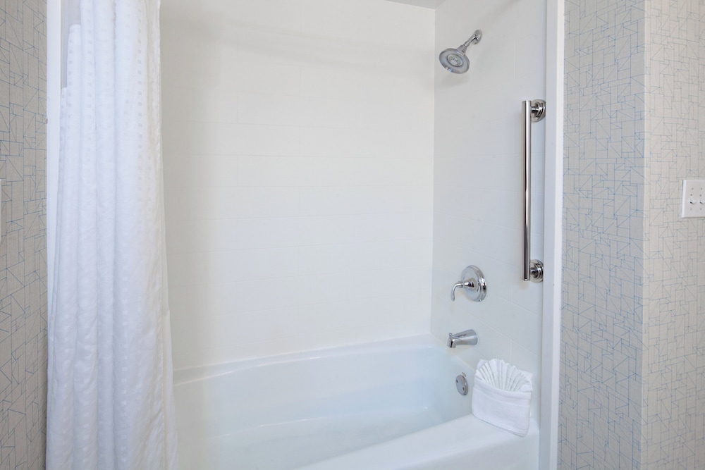 Holiday Inn Express Hotel & Suites Oakland Airport by IHG - photo 11