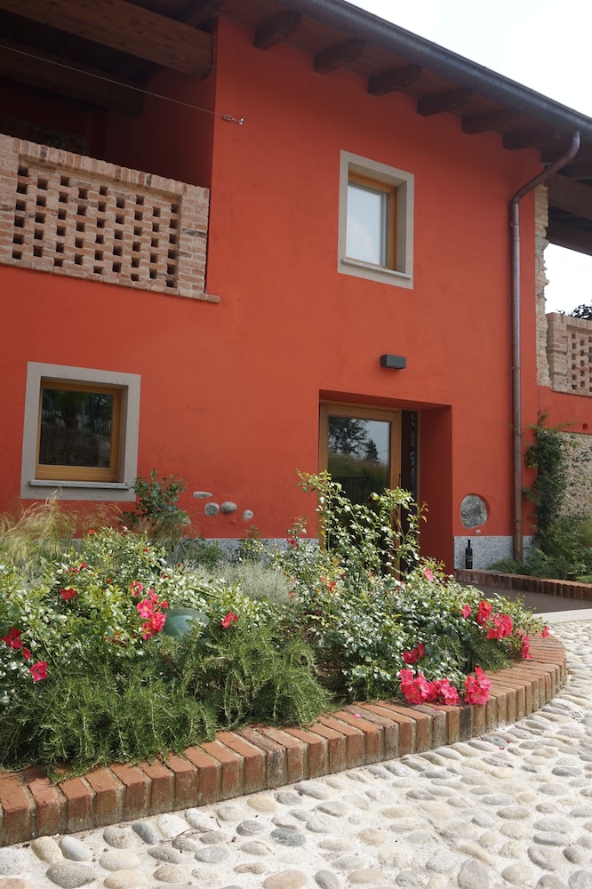 Decanter House Wine Resort Alto Piemonte — hotel in Borgomanero