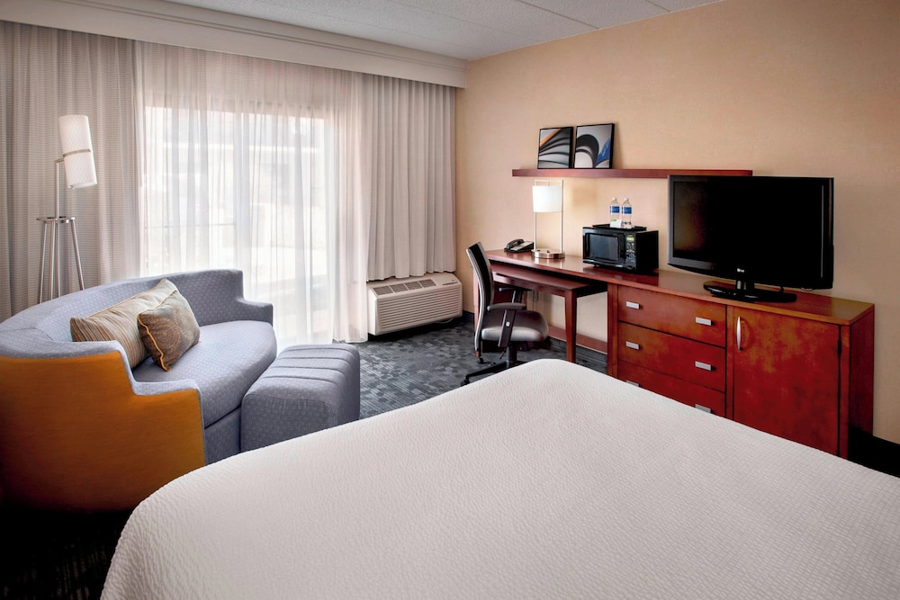 Courtyard By Marriott Hartford Windsor Airport - photo 6