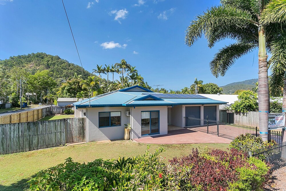 Beachcomber - carbon neutral hotel in Trinity Beach