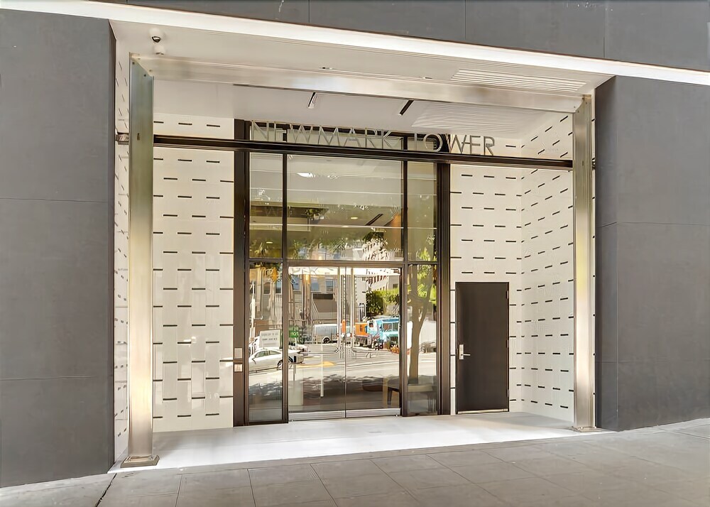 Newmark Bayview Luxury Suite — 4-Star Luxury Hotel in Seattle, United States