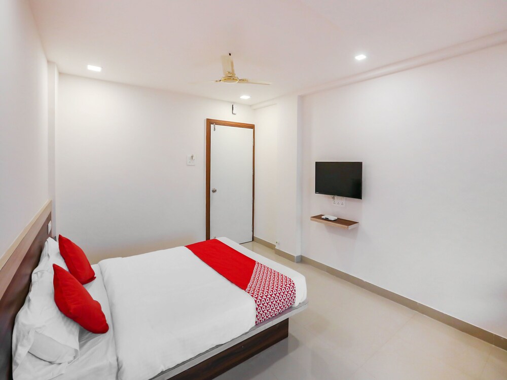 OYO 15826 Pingara Executive - last minute hotel in Pune