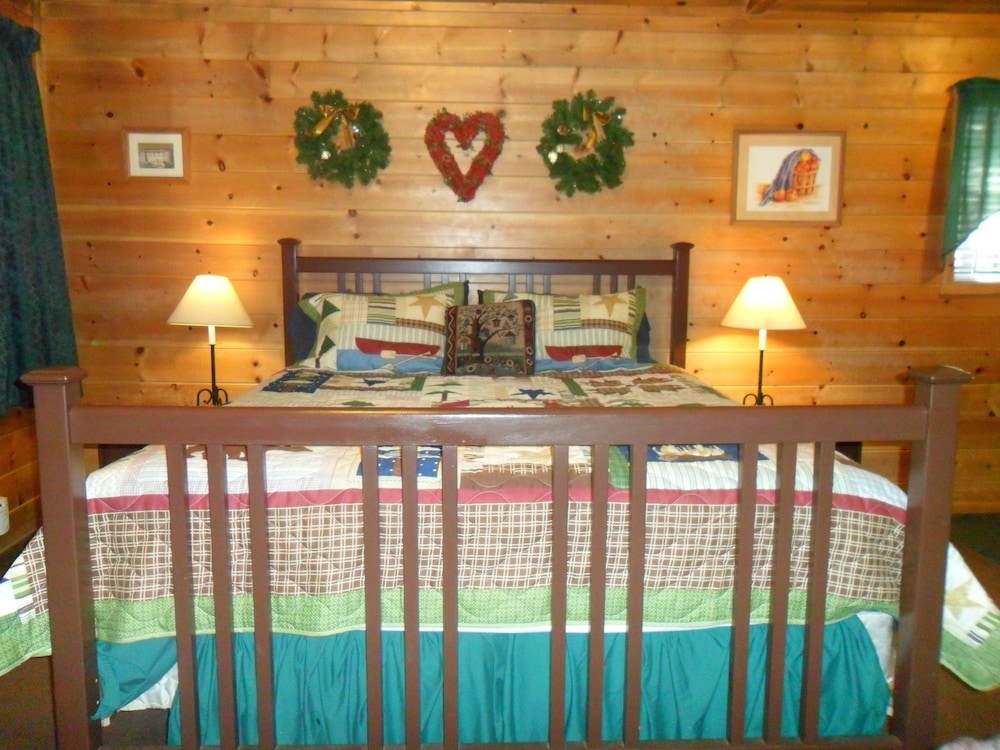 Big Bear Manor Spa Cabins - photo 2