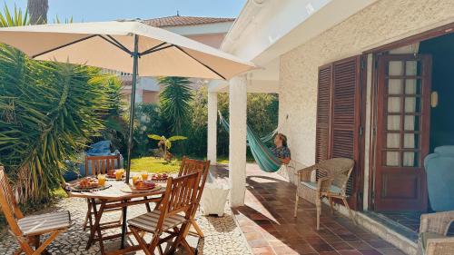 Digital Nomad Retreat 6 Min to Beach & AC — hotel in Charneca