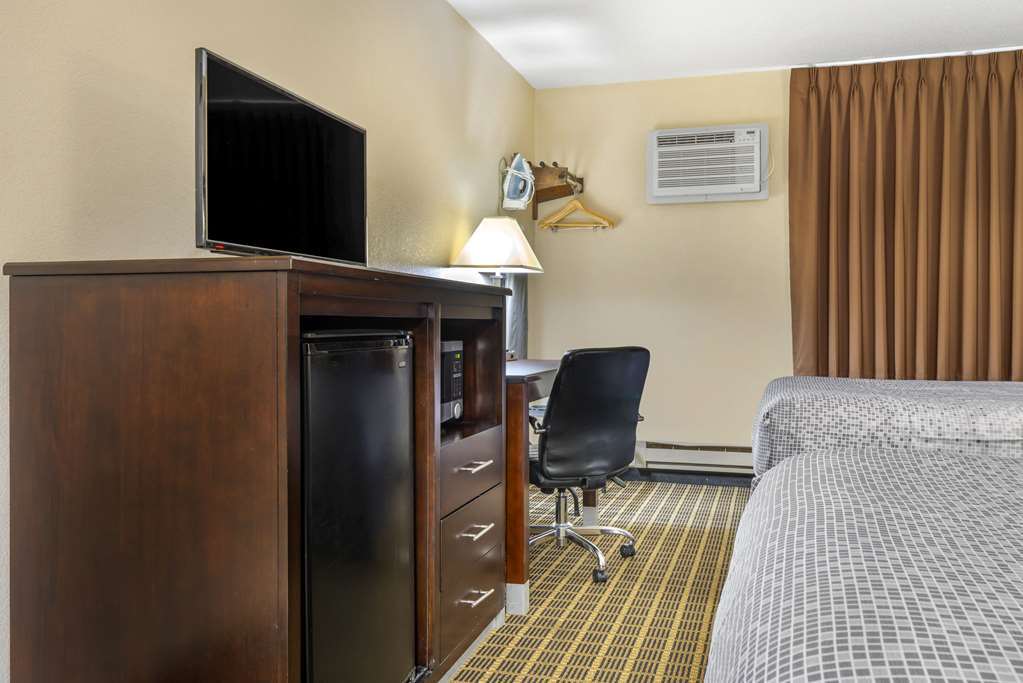 Econo Lodge La Crosse North - photo 30