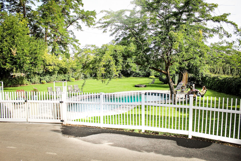 Birchfield Manor Inn and Restaurant - photo 24
