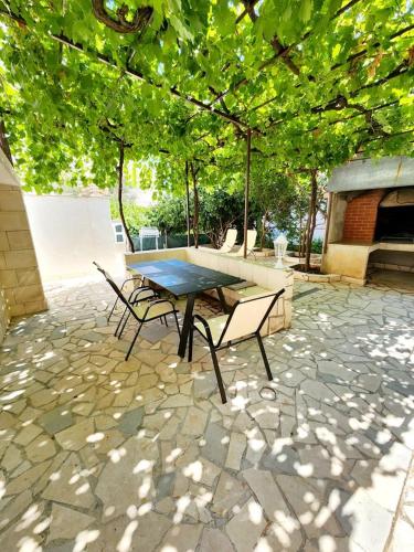 Apartments Mercep — 4-Star Luxury Hotel in Omis, Croatia