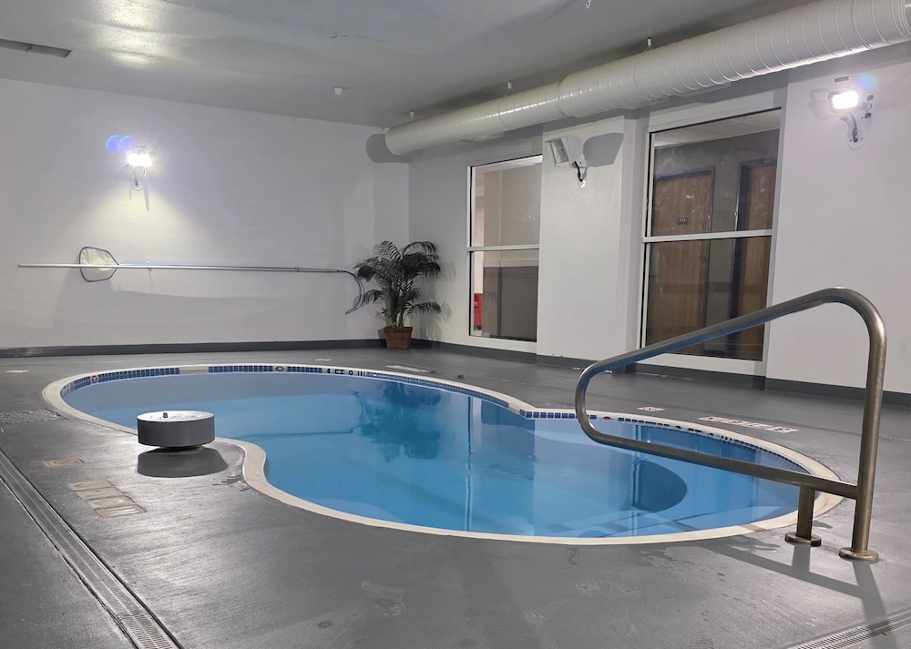 Econo Lodge Hot Springs South - photo 15