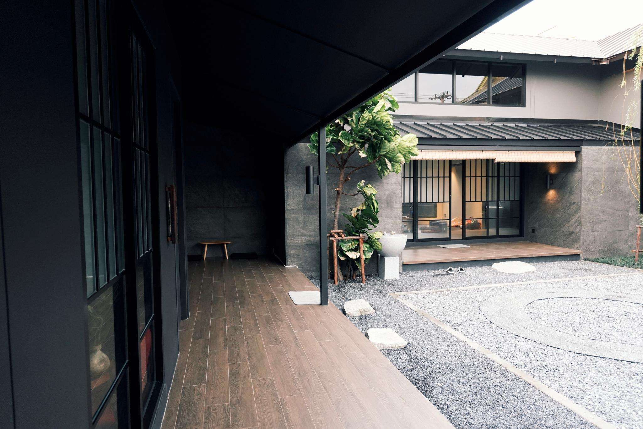 Ojisan House — 5-Star Luxury Hotel in Chon Buri, Thailand