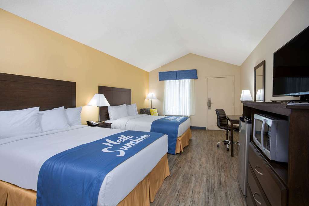 Days Inn by Wyndham Lake City - photo 12