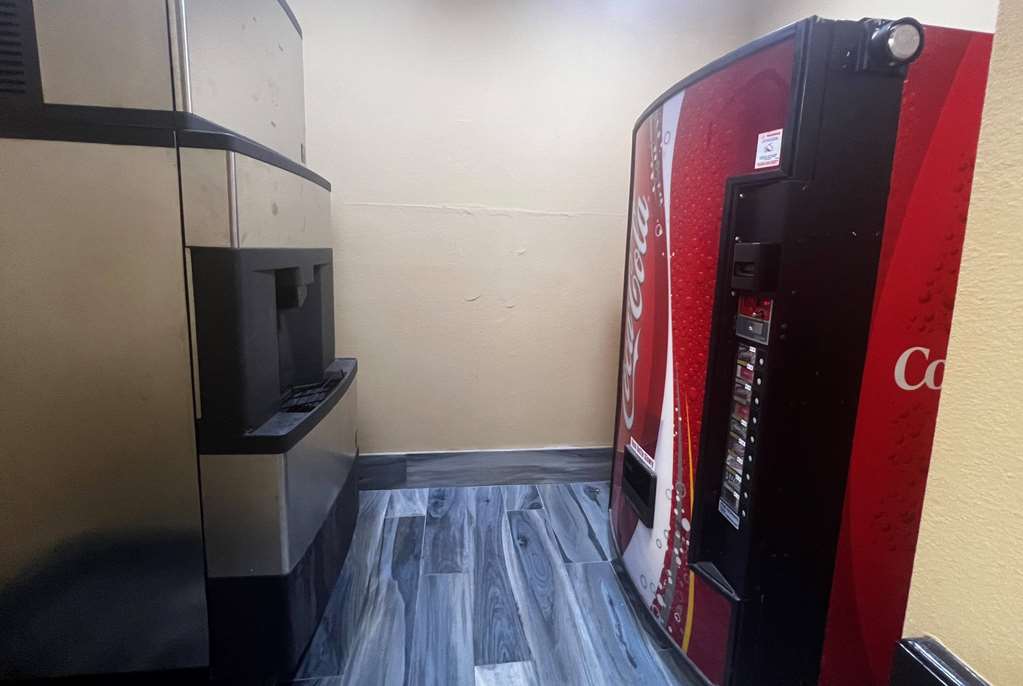 Super 8 by Wyndham Pasadena - photo 25