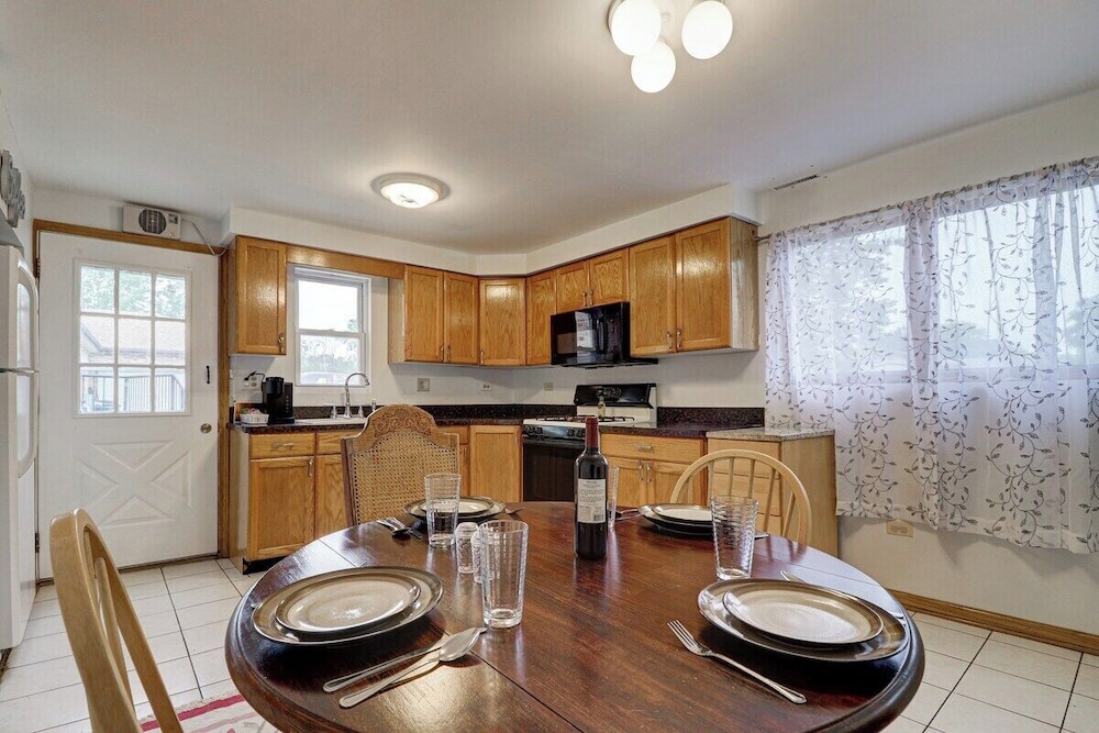 Getaway Near ORD With Great Local Amenities - photo 4
