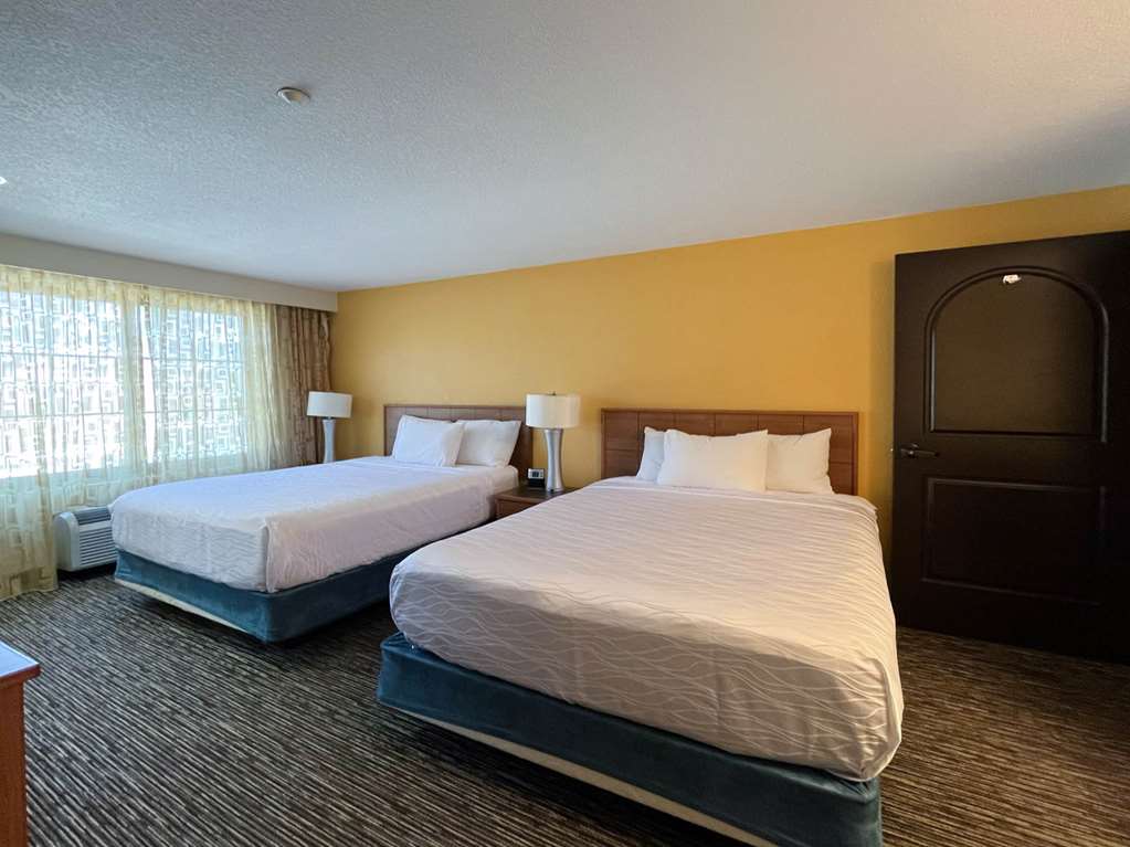 Carlsbad Suites - photo 16