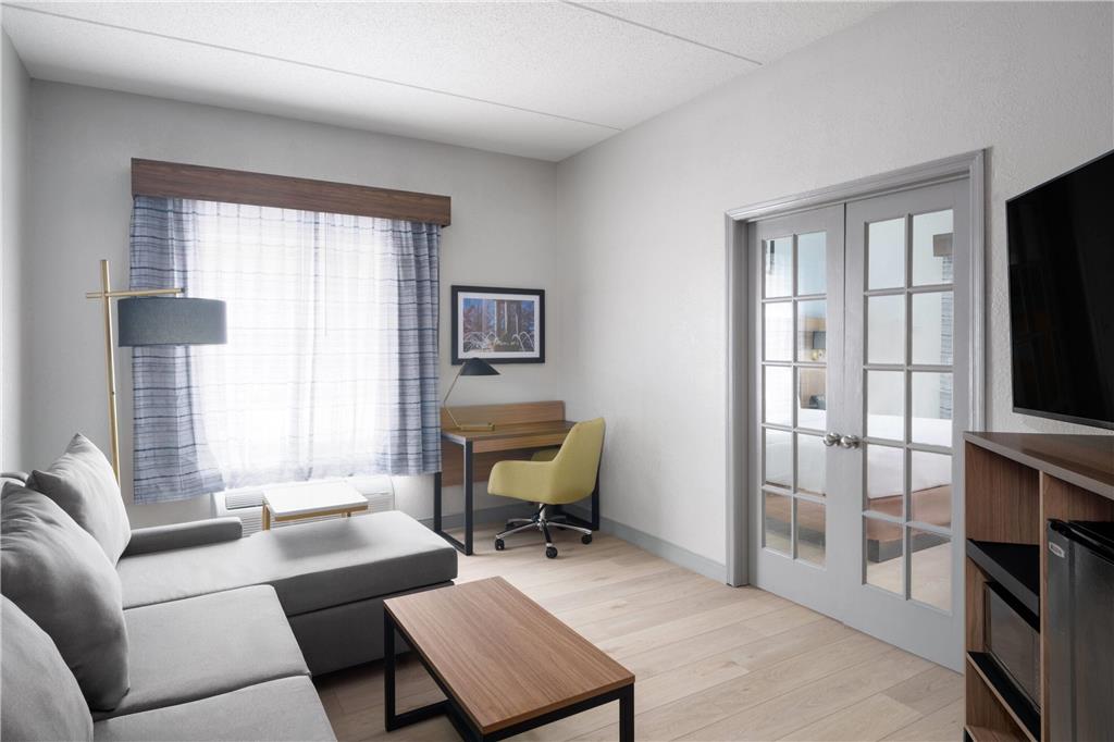 La Quinta Inn & Suites by Wyndham Raleigh Cary - photo 27