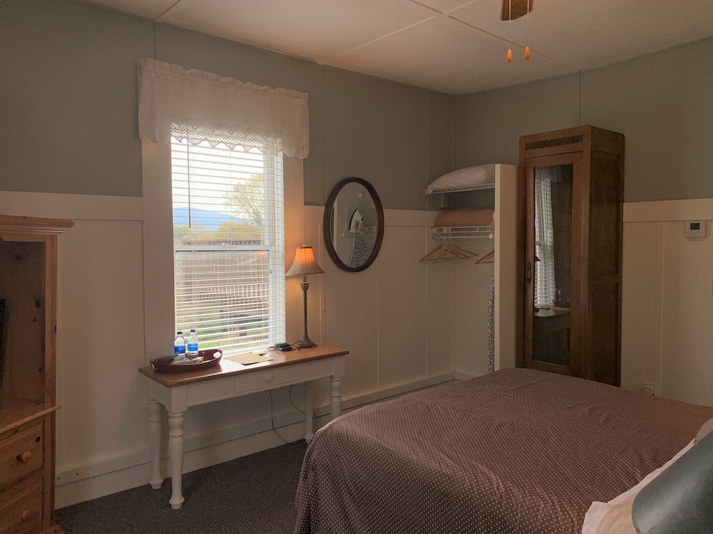 Woodbridge Inn & Tavern - photo 29