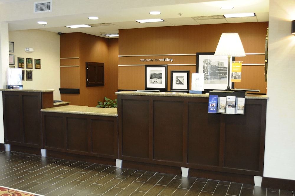Hampton Inn & Suites Redding - photo 4
