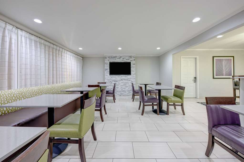La Quinta Inn by Wyndham El Dorado - photo 26