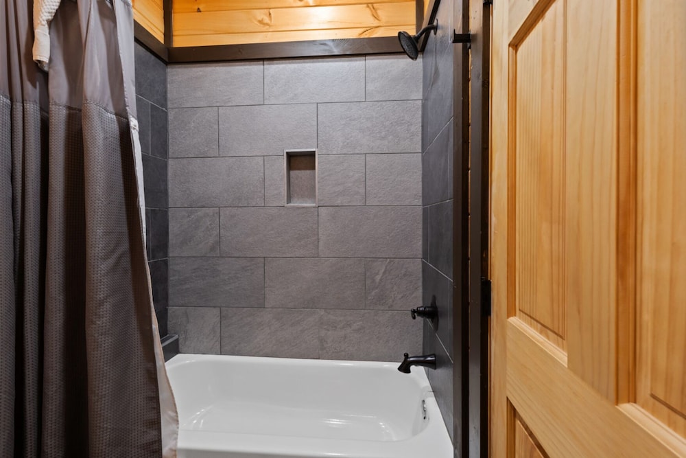 Hidden Gem Masterpiece By Ghosal Luxury Lodging - photo 40
