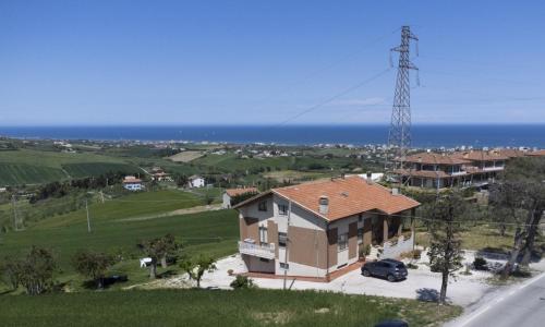 Il Trebbiatore — hotel in San Costanzo