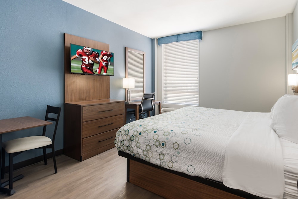 HomeTowne Studios By Red Roof Newport News Hampton West - photo 15