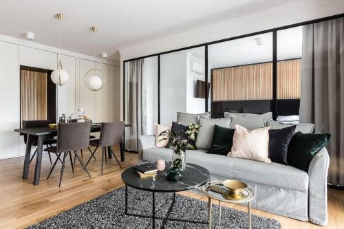 Elegancki i Stylowy Apartament w Gdańsku z Klimatyzacją Wanną i Parkingiem by Noclegi Renters — 4-Star Luxury Hotel in Gdansk, Poland