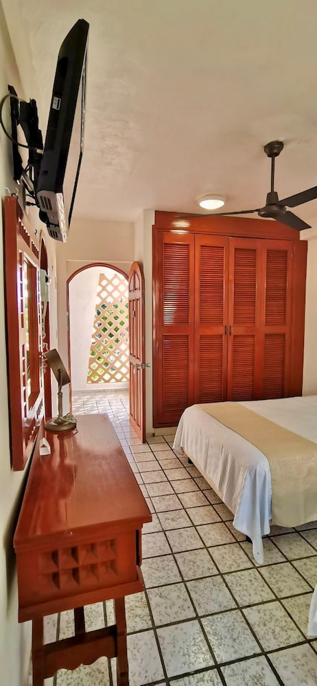 Hotel & Restaurant Bucaneros Isla Mujeres