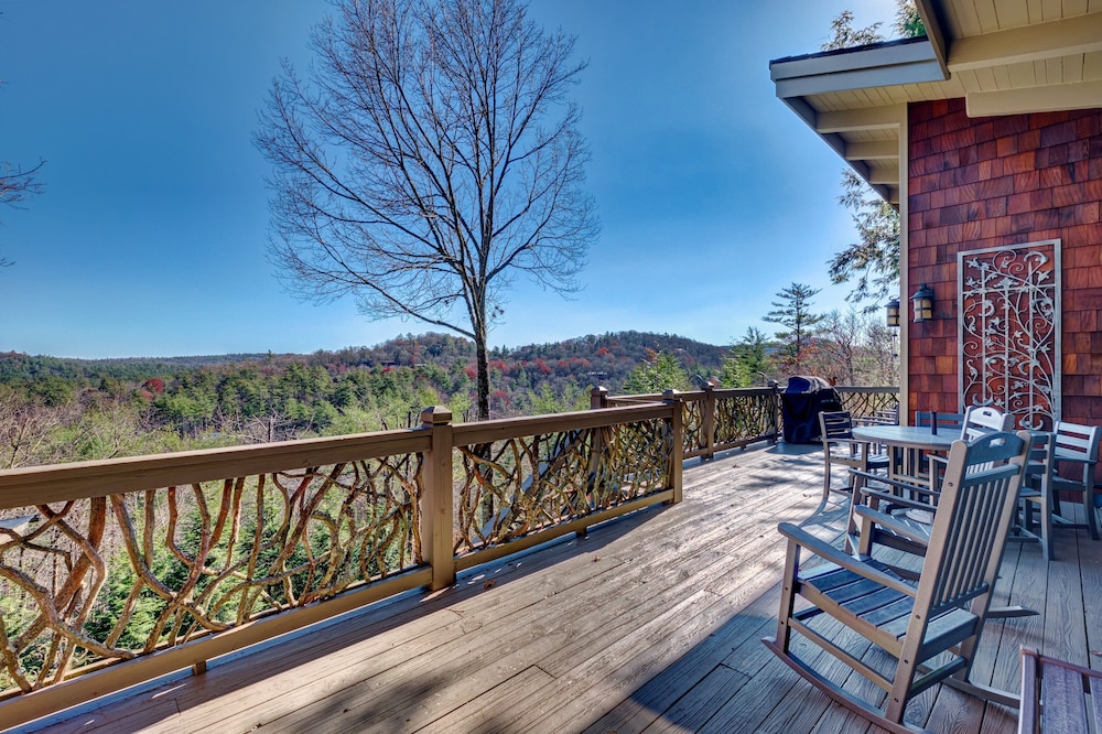 Hilltop Hideaway - carbon neutral hotel in Highlands