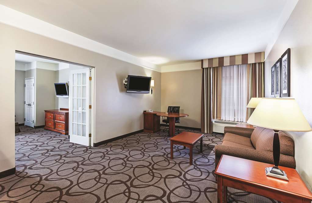 La Quinta Inn & Suites by Wyndham Granbury - photo 21
