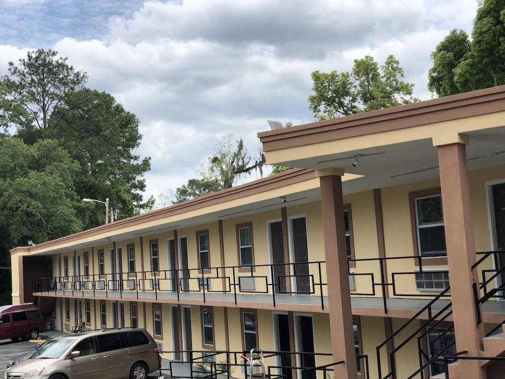 OYO Hotel Tallahassee Downtown - photo 10